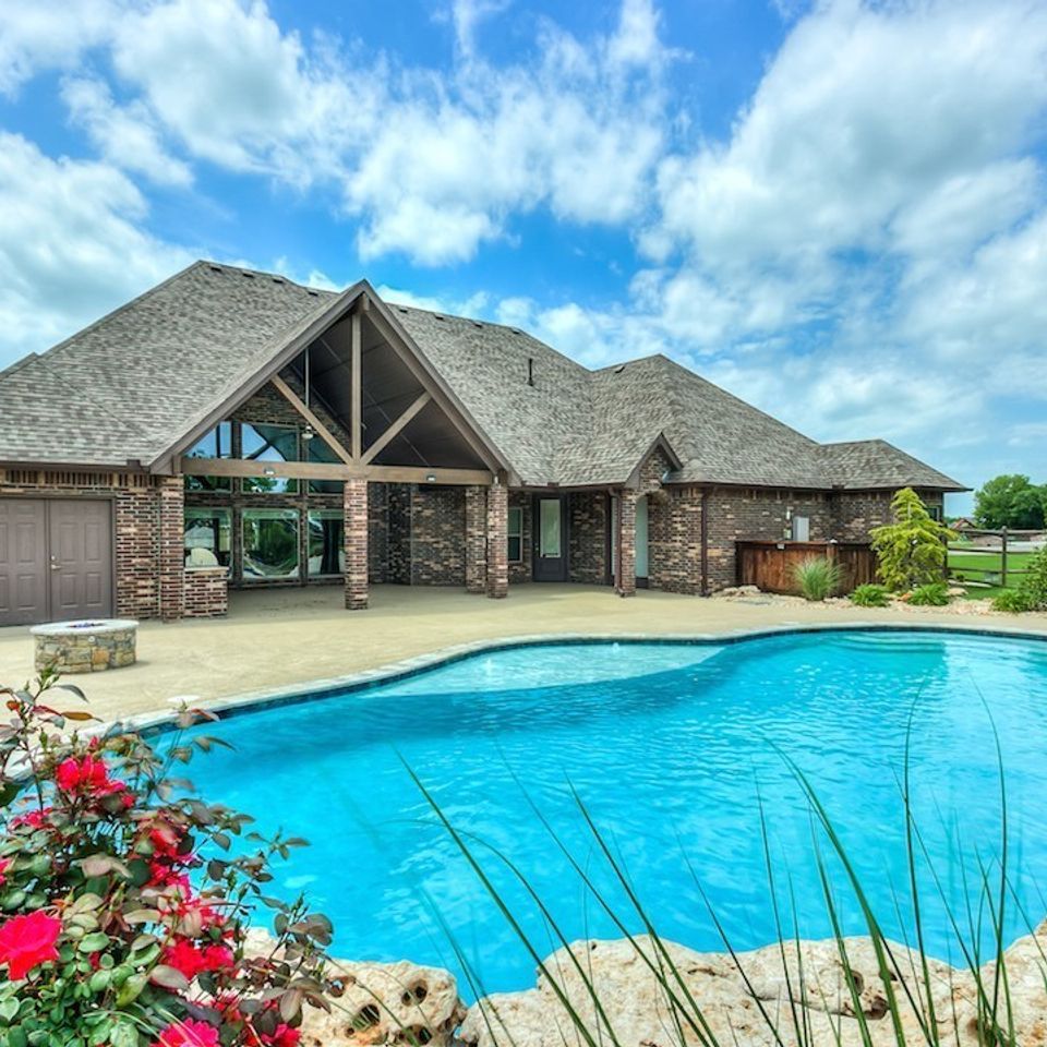 Nuredo magazine   tulsa oklahoma   neighborhoods   stone canyon cover story   oakwood 13 960