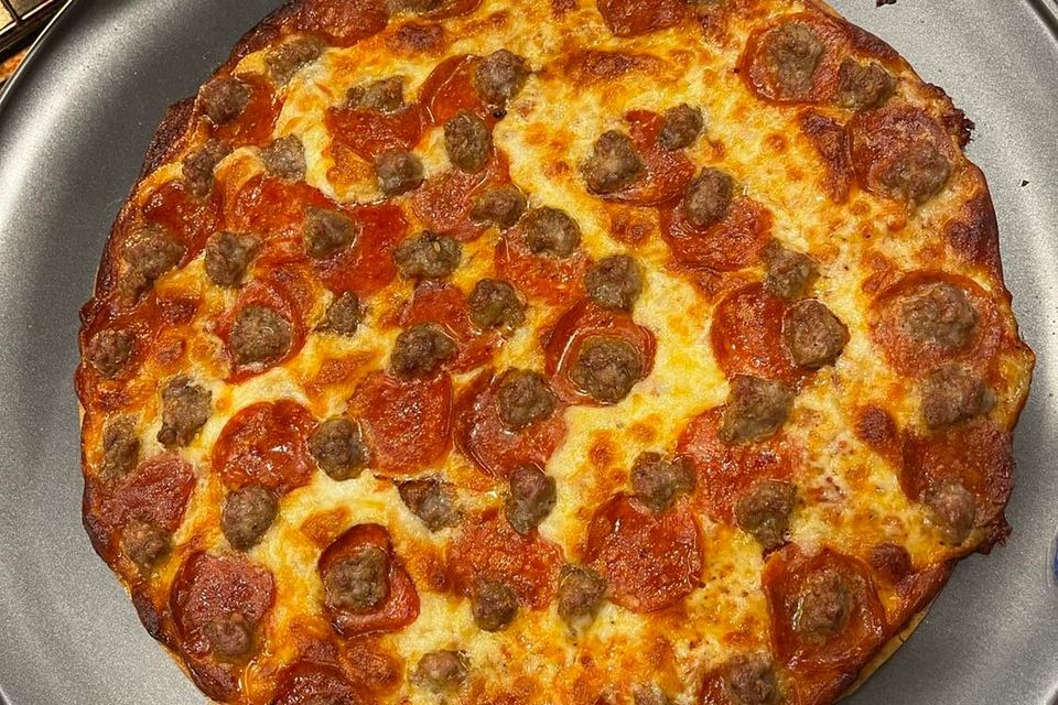 Pizza   sausage and pep