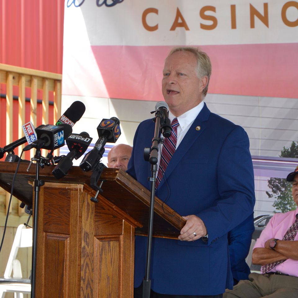 Mayor neisler welcomes the catawba nation and speaks of the project's seven year history