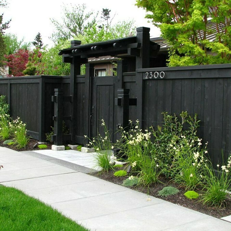 Outdoor fences black