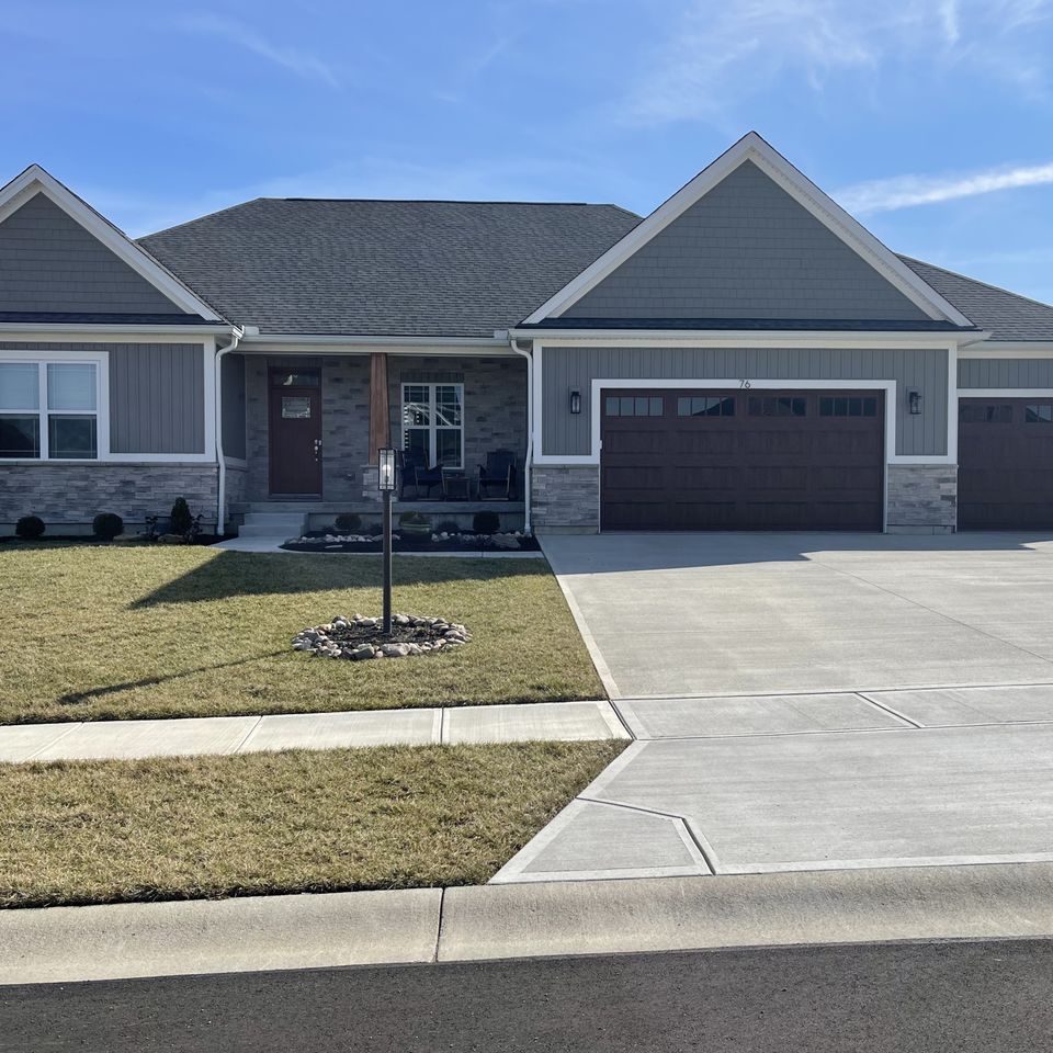 Gray ranch-style home with a professionally installed architectural asphalt shingle roof by E & D Roofing, Inc.