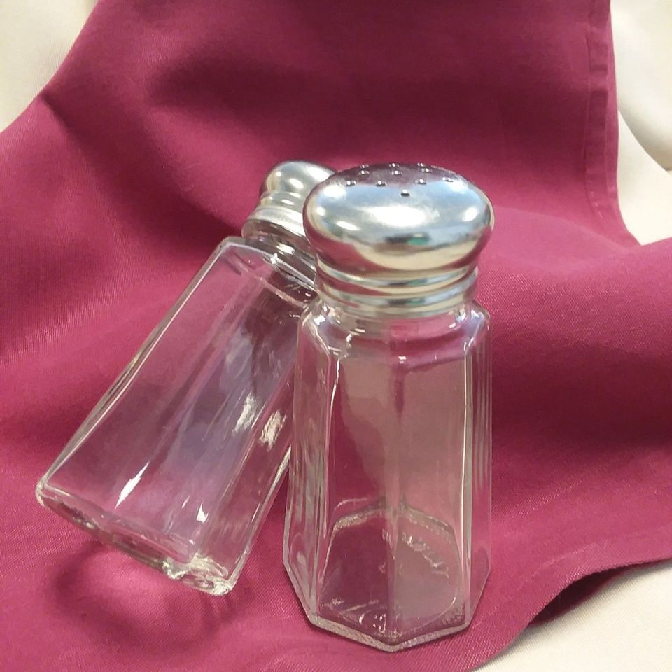 Glass salt and pepper set dbade6b8 1368w