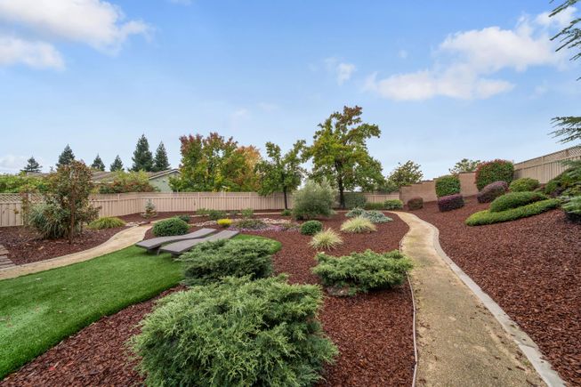 17727174 370a 4e90 9d8a acd51b559214