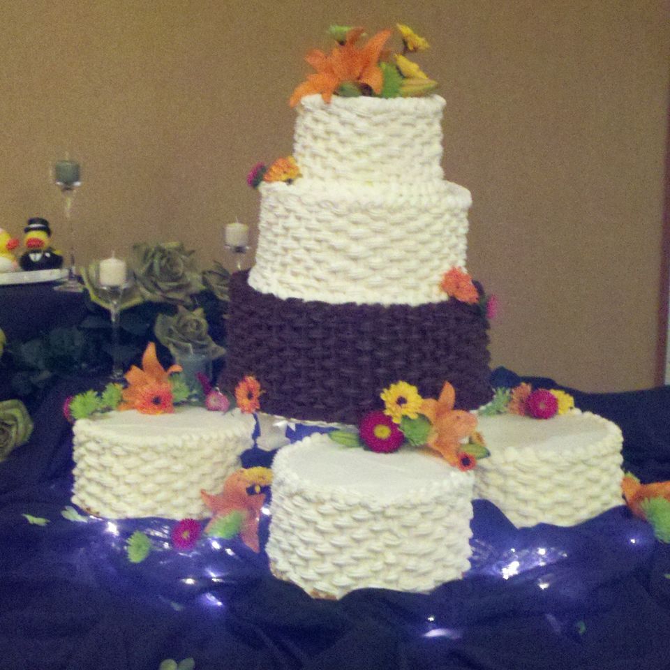 Wed cake 19720180617 5729 1aztnhi