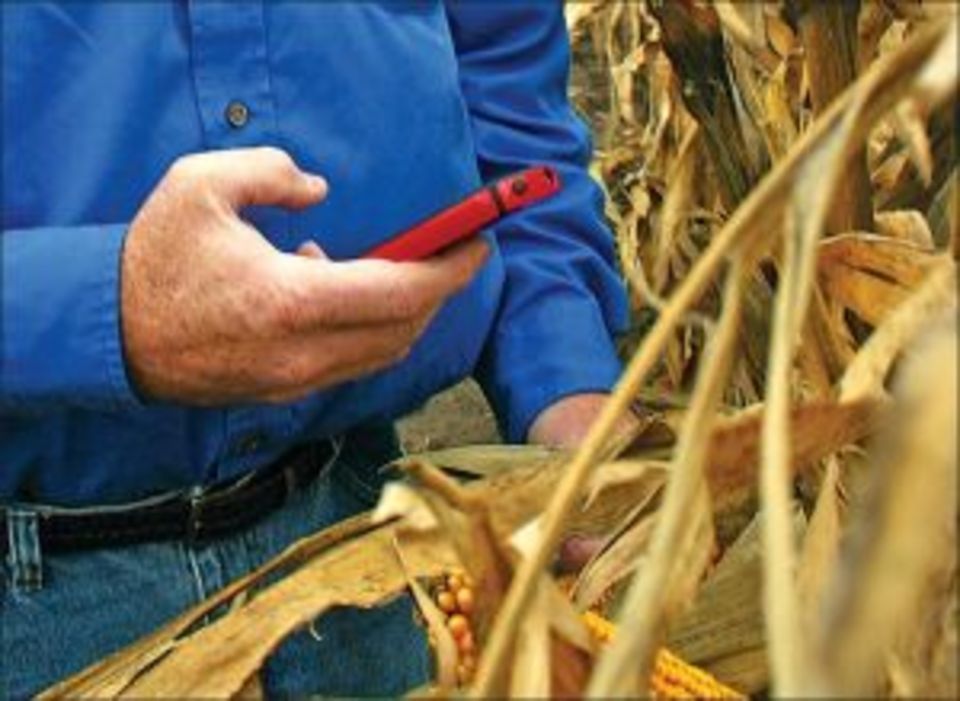 Farmer smartphone20140102 24024 1ddzh3e 0