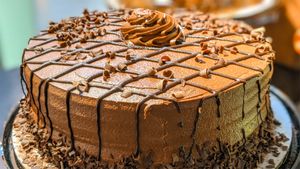 Ma maebelle's one love cafe chocolate cake