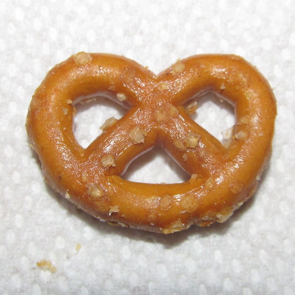 Crunchy pretzel (33448762094)