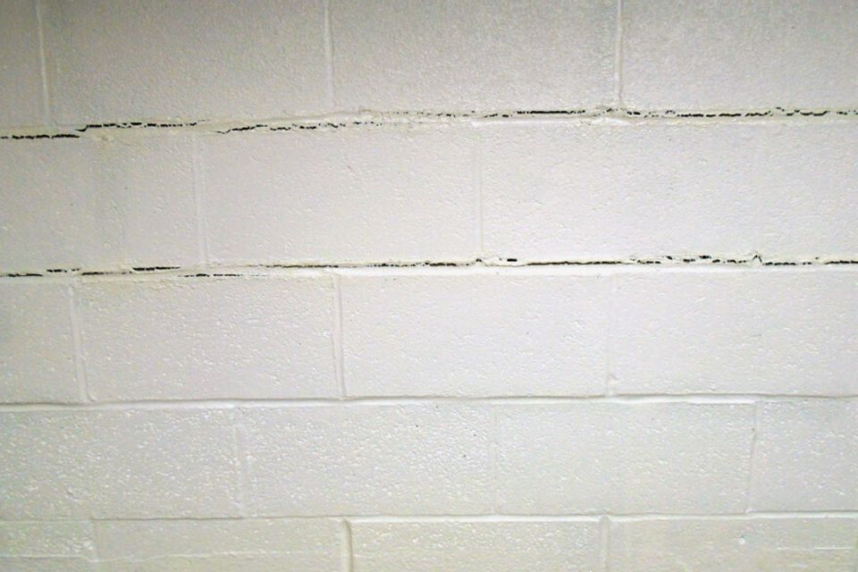 Previously caulked hidden cracking 1400x800 1024x585