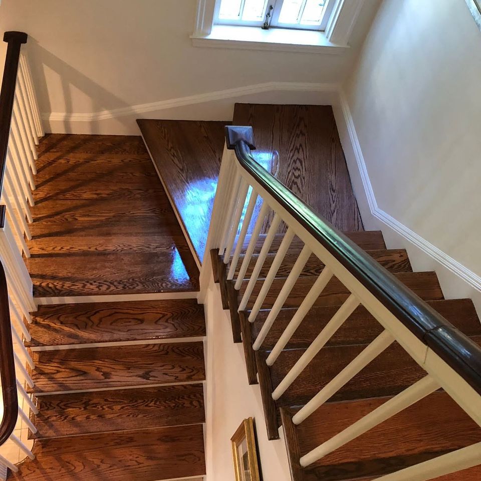 Split level hardwood staircase