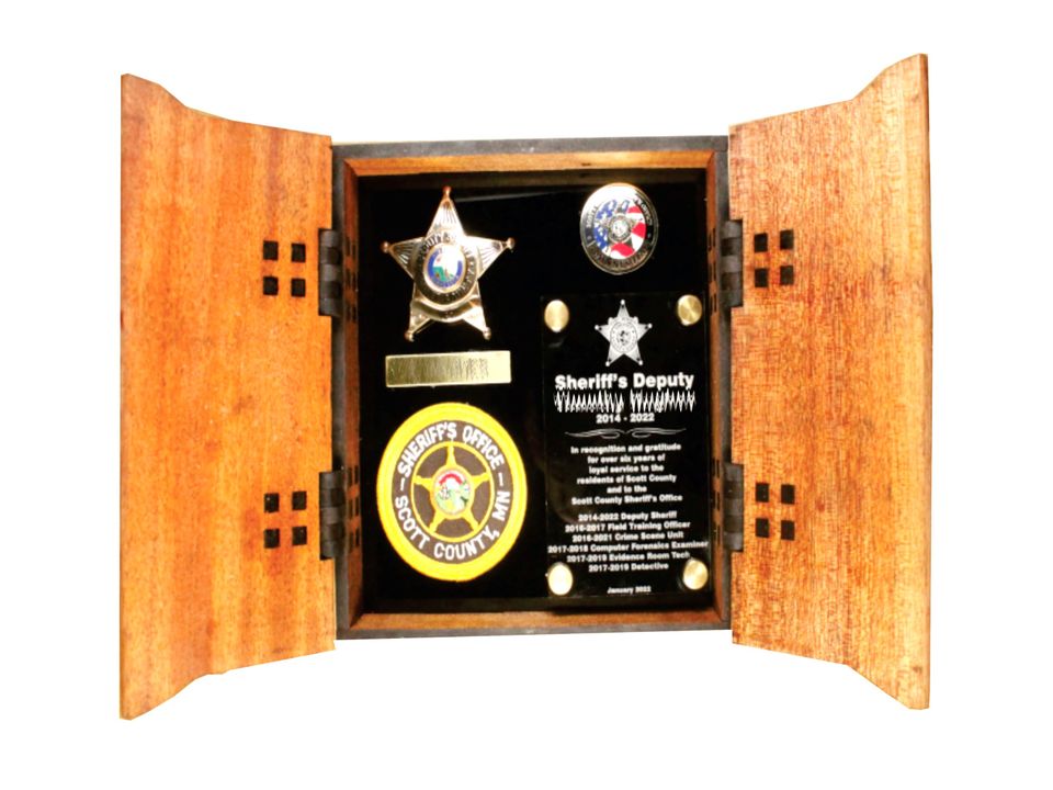 Box   2023 09 17   keepsake   09   desktop   mahogany   scott cnty so (02 of 02)wbbc