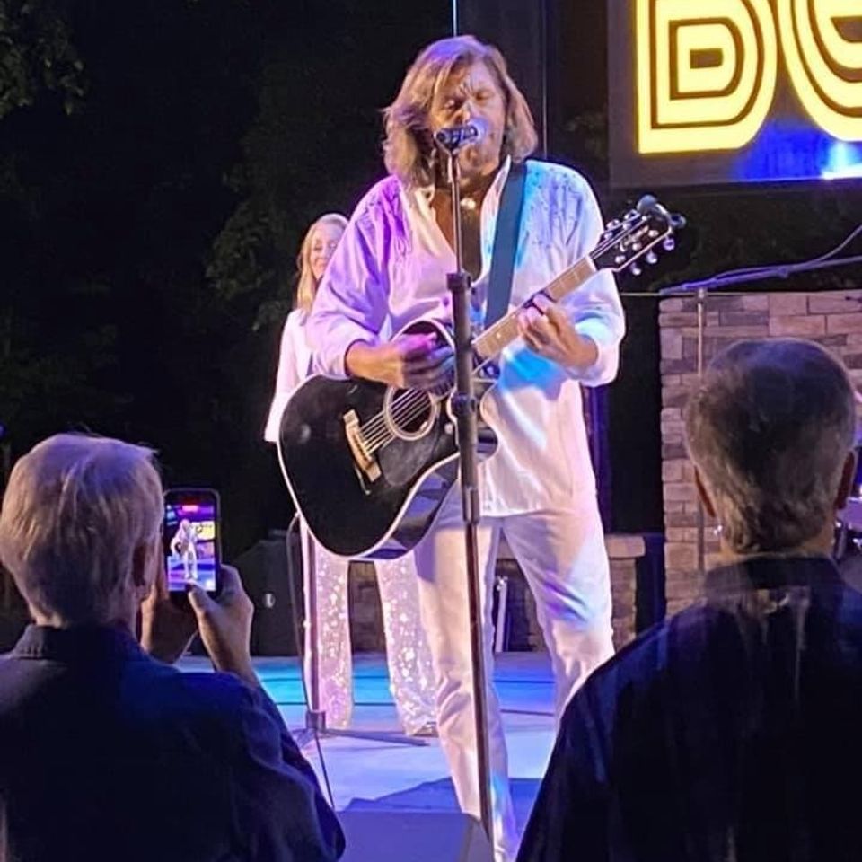 Concert series new york beegees may