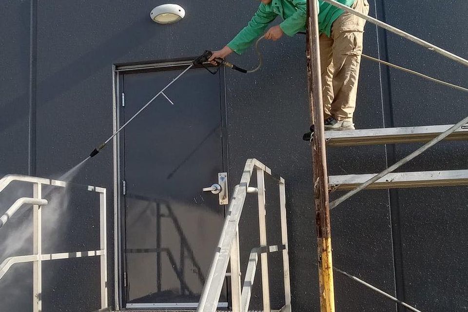 Pressure washing by Bolton Concrete