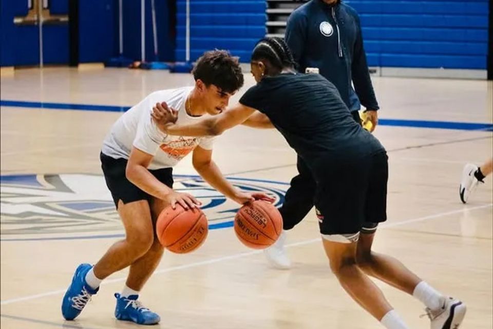 2 XF training students during a semi-private lesson doing drills