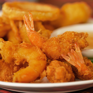 Adobestock 629976407 (1) shrimp scallops  onion rings