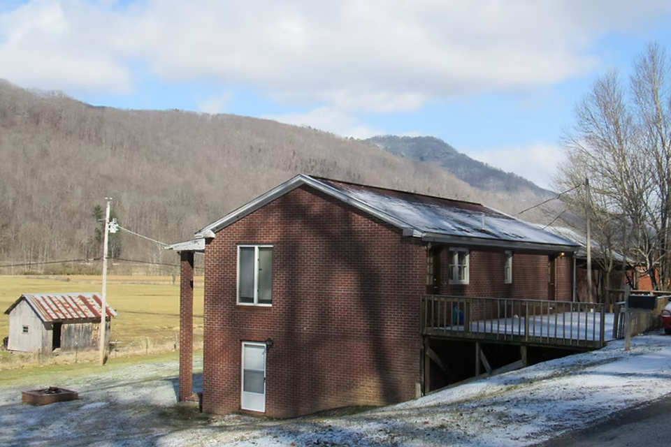 2070 wampler hollow rd