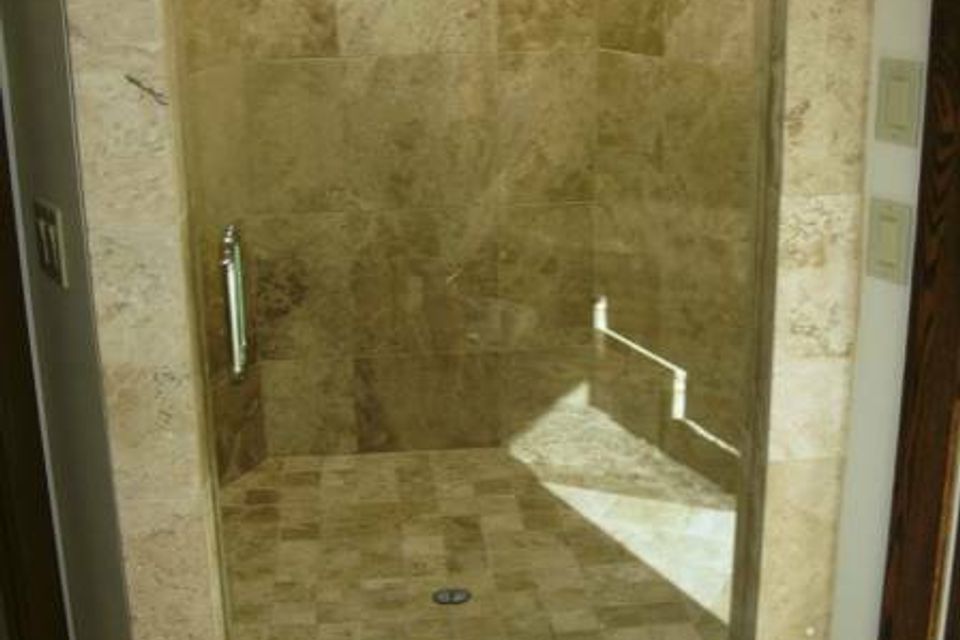 Wallac shower1 448x600