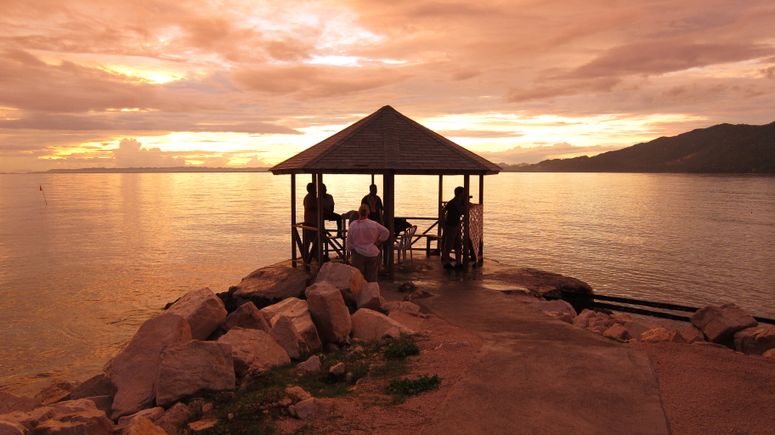Sunset on bluefields bay (002)