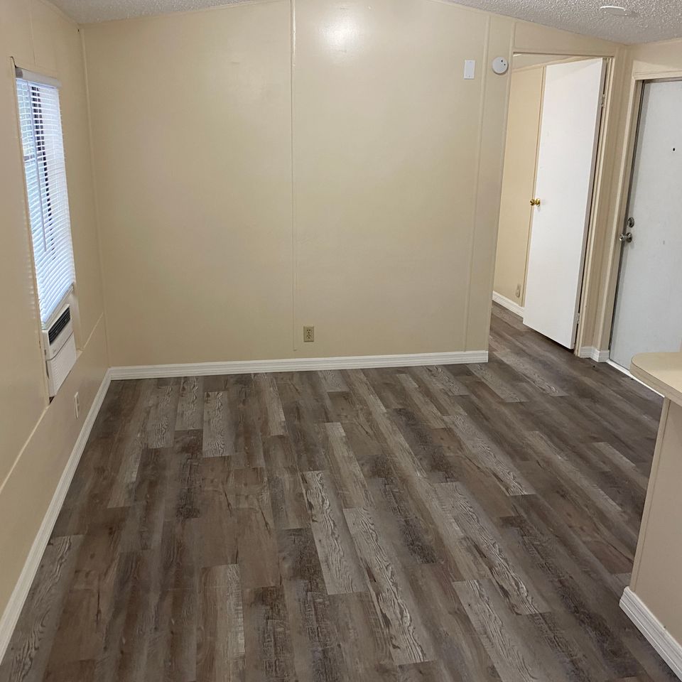 Lot 20 living