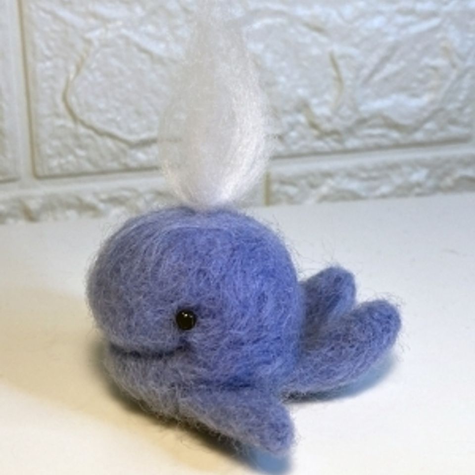 Felted whale pic 110 md