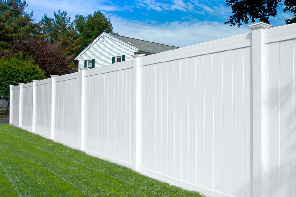 White vinyl privacy panels by illusions vinyl fence