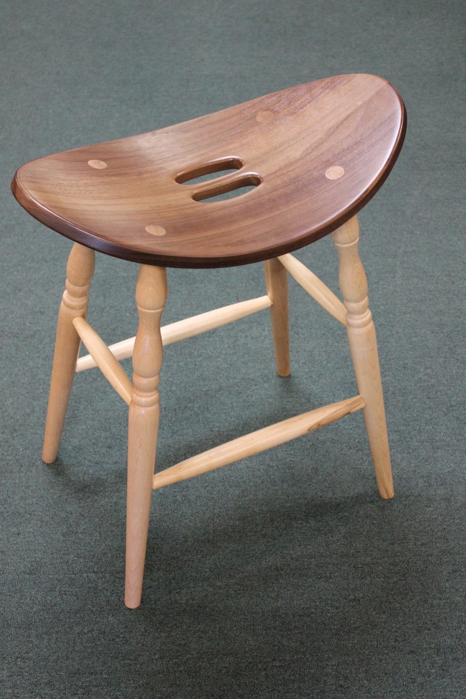 Oakl saddle stool