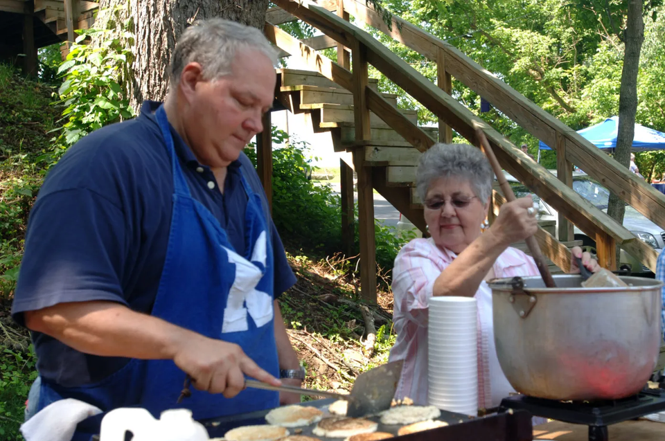 A01 cornbread festival in ky jpg 1392×924  (1)