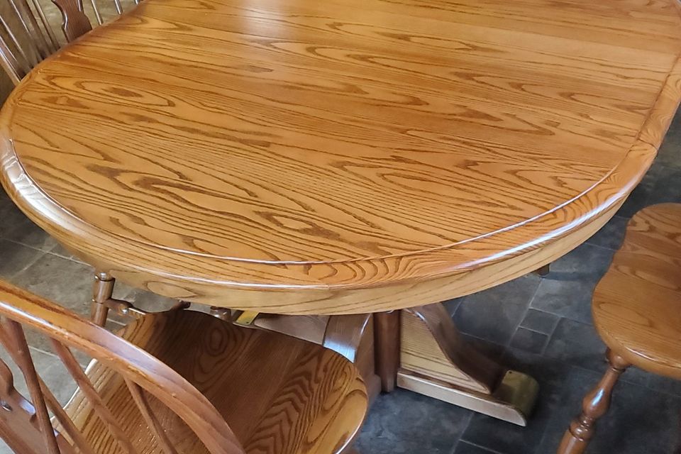 Finish repair dining  room table   chairs lk