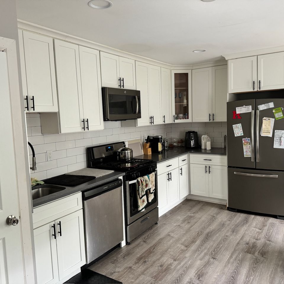 2 Bedrooms 24 Central Ave, New Brunswick NJ 08901 📍  Distance from Rutgers University 0.5 Miles 2 Bedrooms 1 Bathrooms