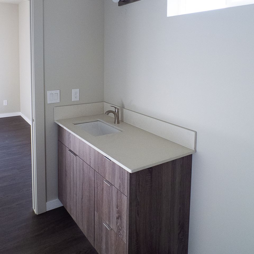 Middle   primary on suite bath caldwell id apartment