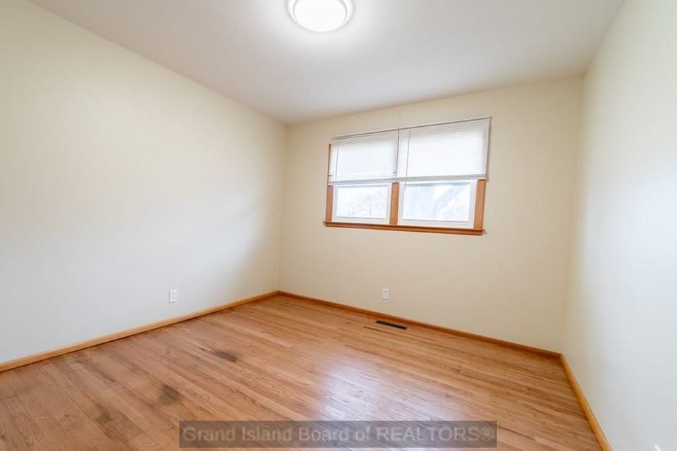 716 s blaine grand island  ne 68803 b 8