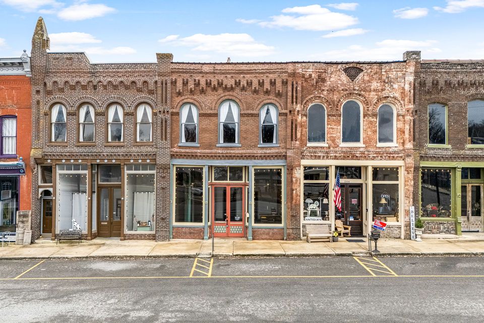 6 web or mls 206 southside square exteriors   clear lens real estate photography 5