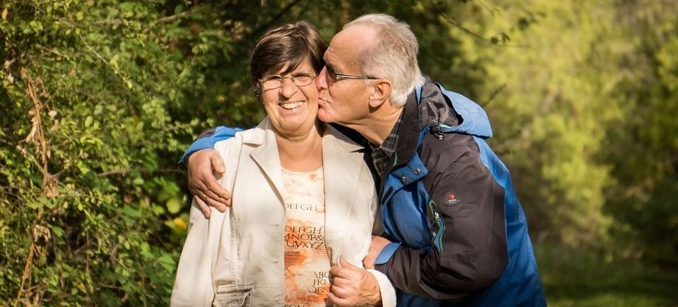 Grandparents 2198053 960 72020180409 19272 60cyrs