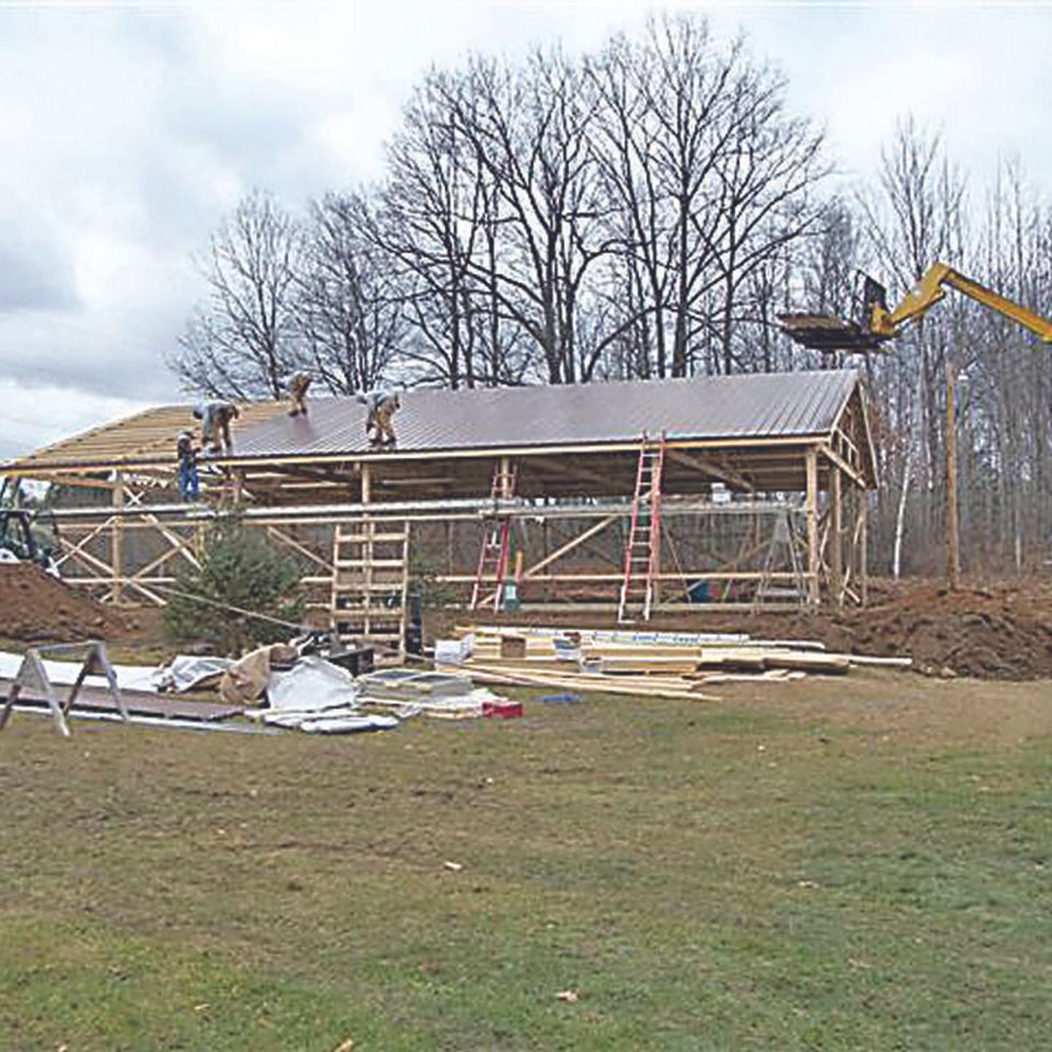 Working on shed roof 220141105 9059 1fibjtz