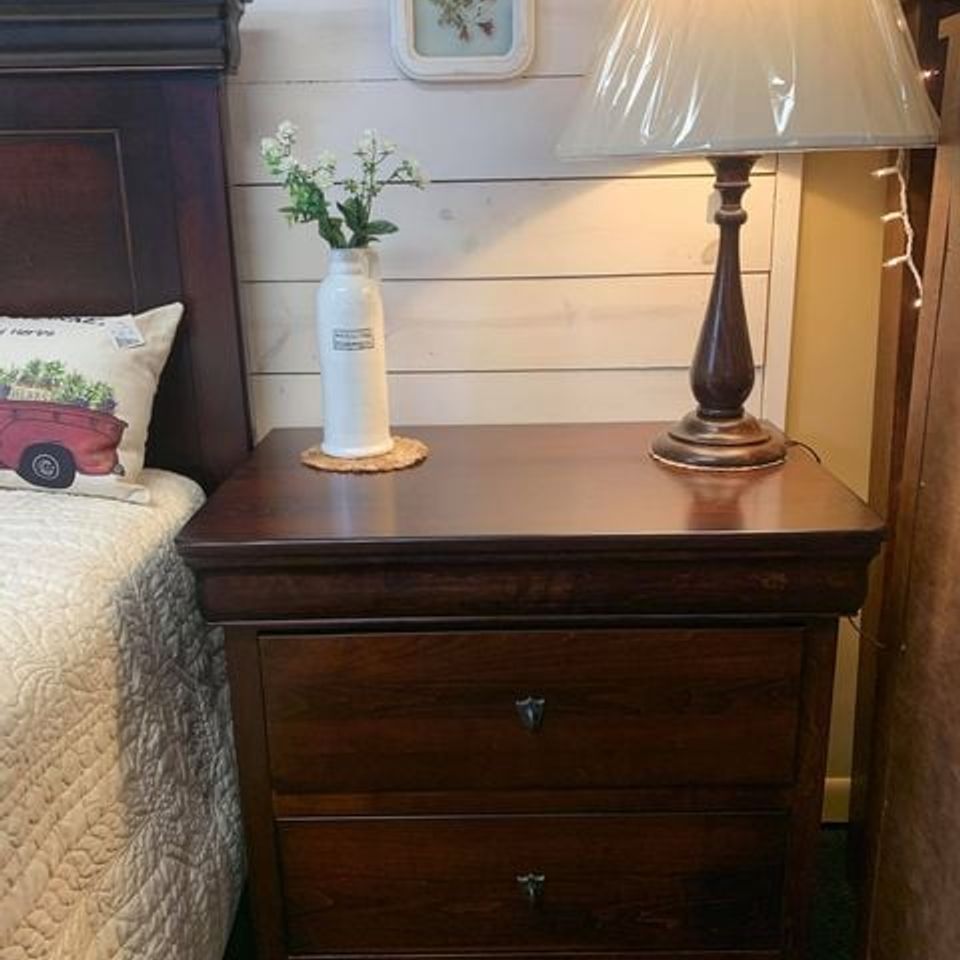 Heirloom Furniture & Gifts custom Amish furniture
