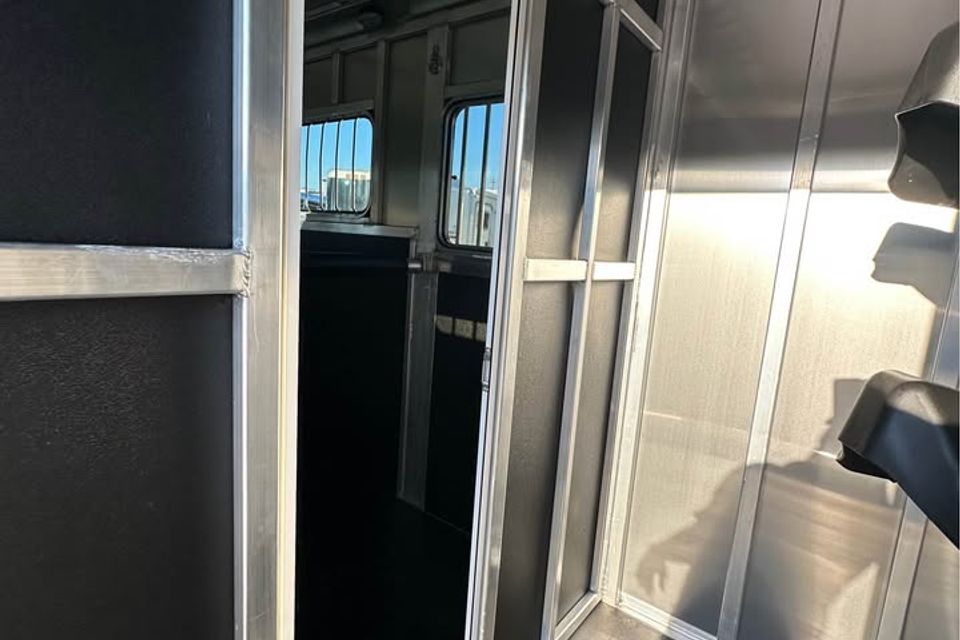 555578421 25363102073292369 8228350882860998917 n