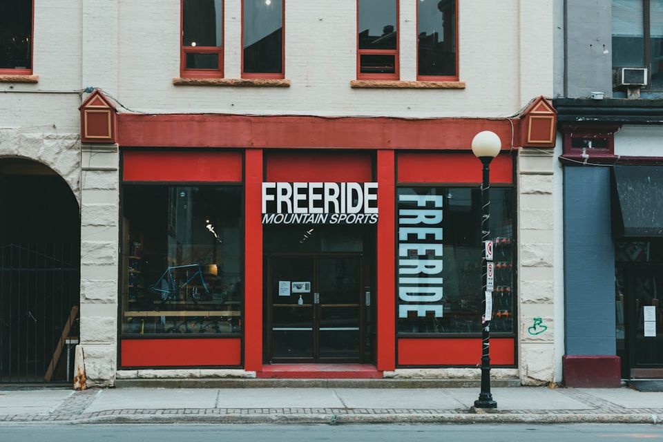 Photo 1616803167906 131bb6a83556