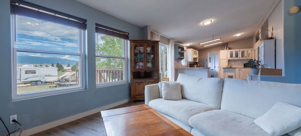 27 web or mls 8 bassick ln 27