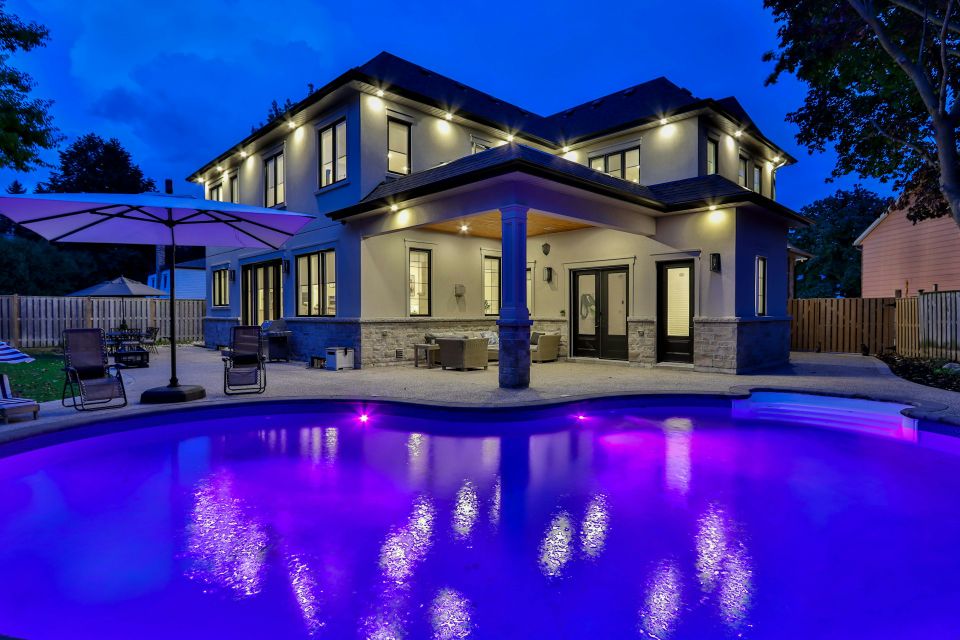 Landscape Lighting Connection | Pool lighting