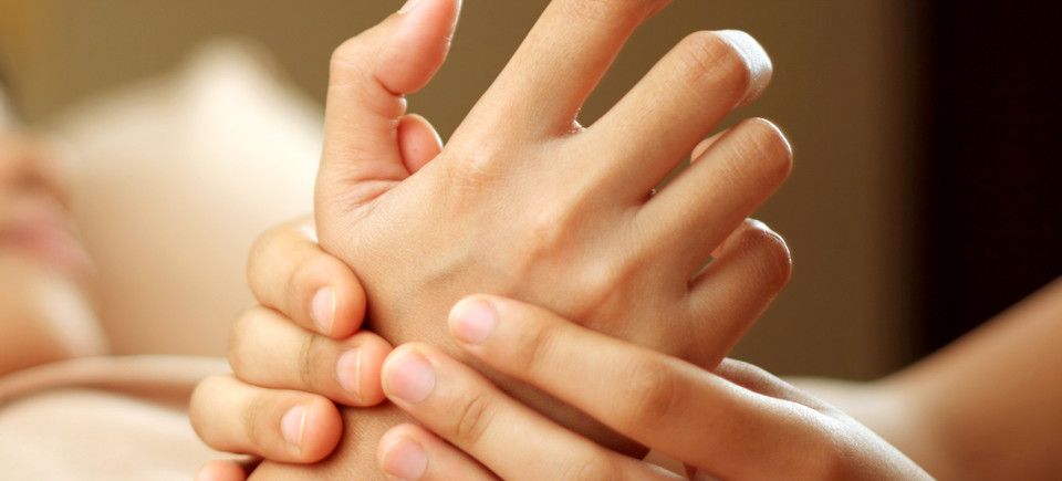 Hand massage 320180309 2926 1xx9emu