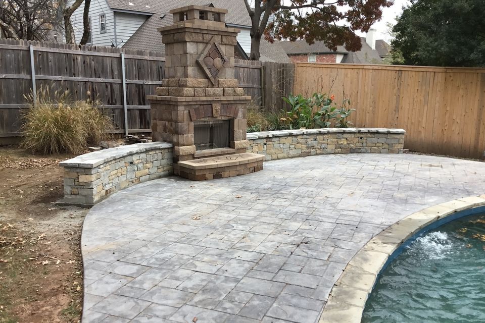 Select outdoor solutions  tulsa oklahoma  outdoor living patio fireplaces  residential masonry seat wall fireplace contractor builder construction company  photo nov 20  2 14 54 pm