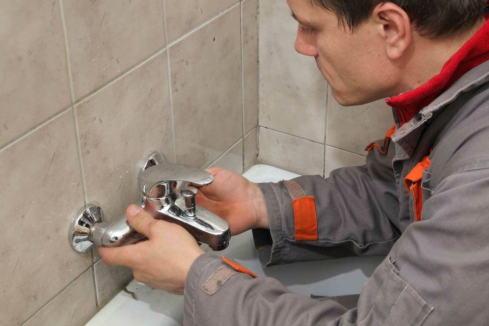 Man faucet install