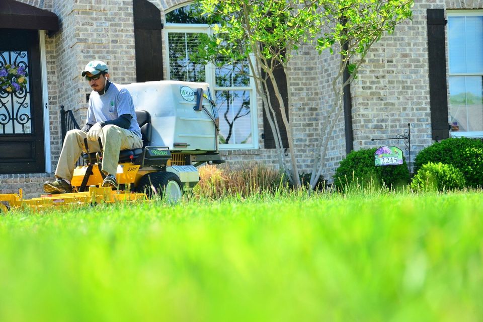 Lawn care gc4bde2281 1920