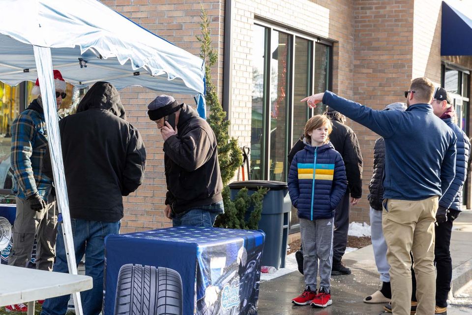 2024 kelley square tree lighting (4)