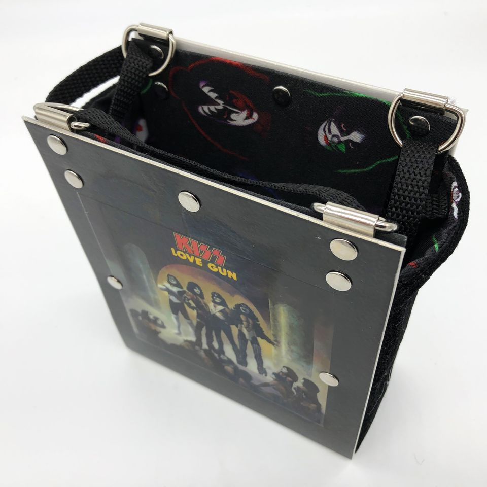 7 totey kiss front