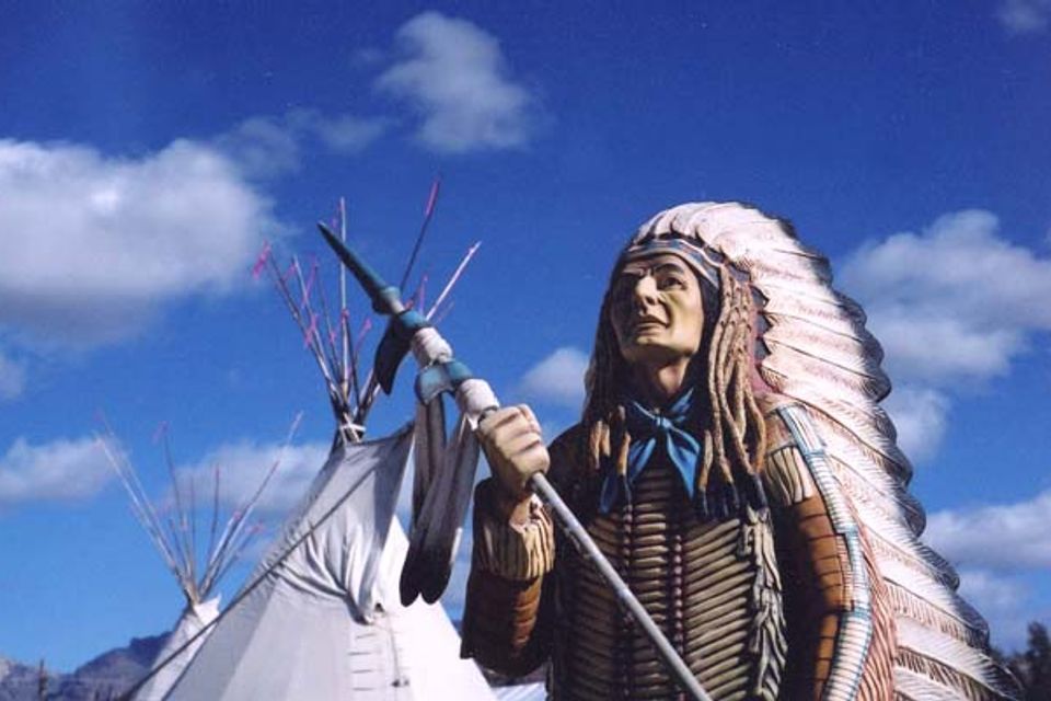 Ndn statue with teepee
