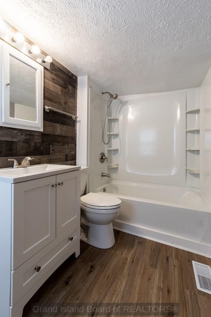 1824 w 10th st grand island b 5