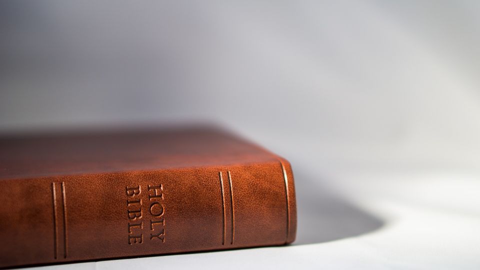 Bible g90a8f8b49 1920