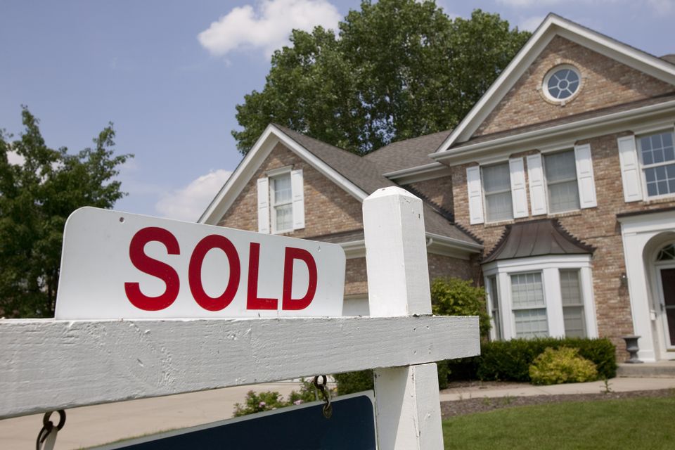 Sell your house with FrontLine Realty. Military, police, Medical Professionals and teacher discounts.