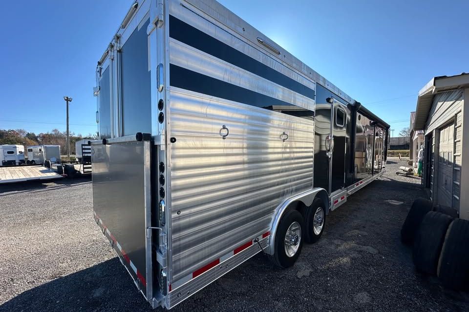 590195912 25966576826278221 8675221779723264162 n