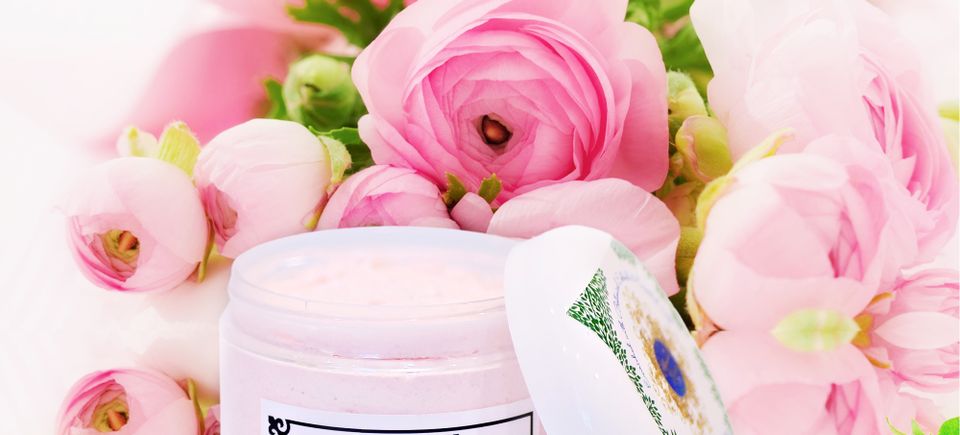 Strawberry rose foaming sugar body scrub